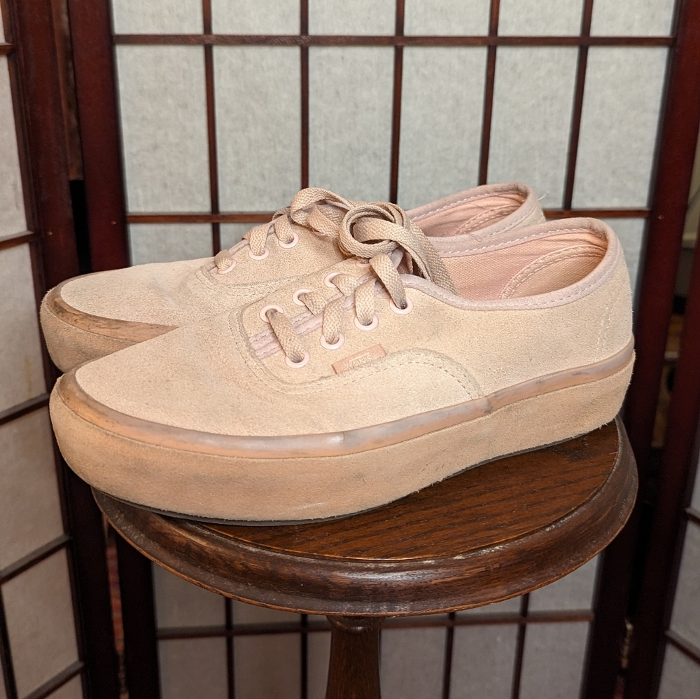 Vans Authentic soft pink suede skate shoe with sueded sole size 7.5